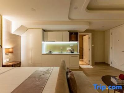 Golden Tree & Apartment - 35