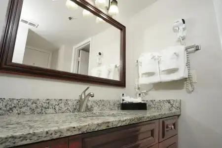 Parc Corniche Condominium Suites - 5