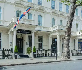 The Queens Gate - 33