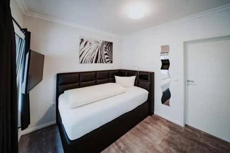 Robrooks Garni - 12