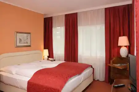 Newly Renovated Boutique Vier Jahreszeiten in the Heart of - 24
