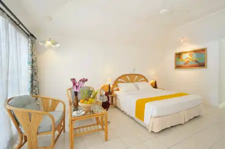 Holiday Island Resort & Spa - 1