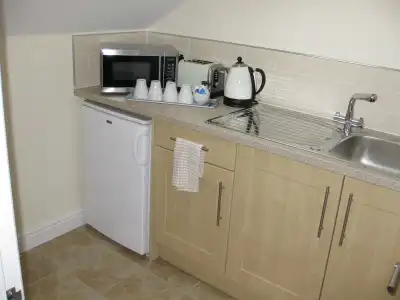 Austins Guest House - 11