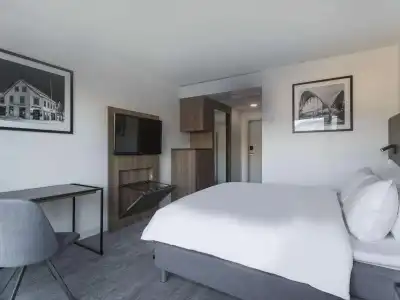 Radisson Blu, - 35