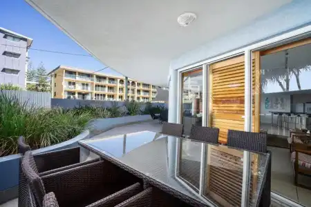 Rolling Surf Resort - 334