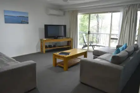 Beachside Holiday Apartments - 32