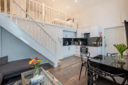 Queensgate Court - 12