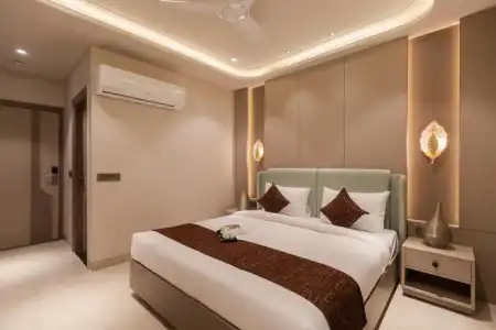 FabElite Park Inn - 3