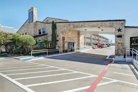 Motel 6 Dallas, TX - Forest Lane - 13