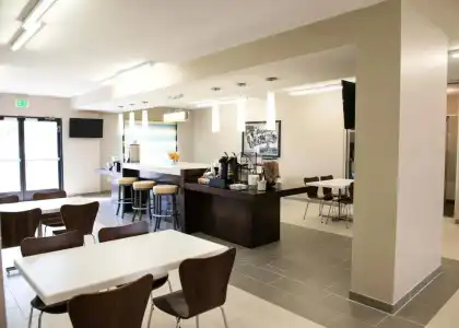 Super 8 By Wyndham Stanton - 2