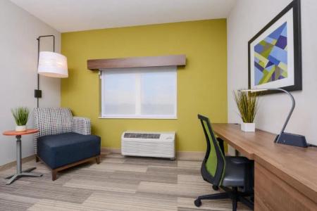 Holiday Inn Express & Suites St. Petersburg - Madeira Beach by IHG - 21