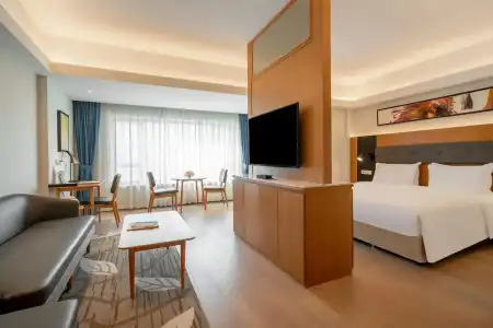 Holiday Inn Shanghai Hongqiao Central by IHG - 5