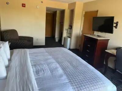 Comfort Inn & Suites Madison East Interstate I-90 - 37