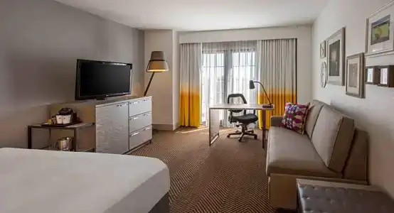 DoubleTree by Hilton - 37