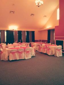 The Crossroads & Suites - 13