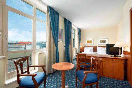 Ramada by Wyndham Prague City Centre - 7