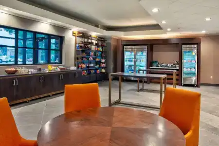 DoubleTree by Hilton - 41
