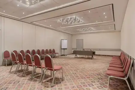 Ramada By Wyndham Bottrop - 8