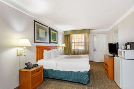 La Quinta Inn by Wyndham El Paso West - 3