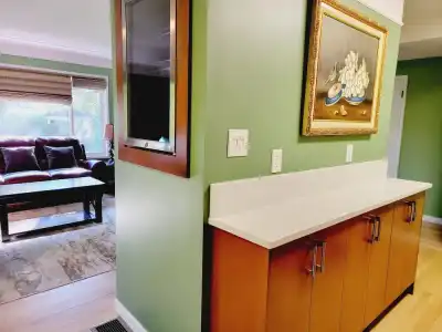 James Bay Inn, Suites & Cottage - 98