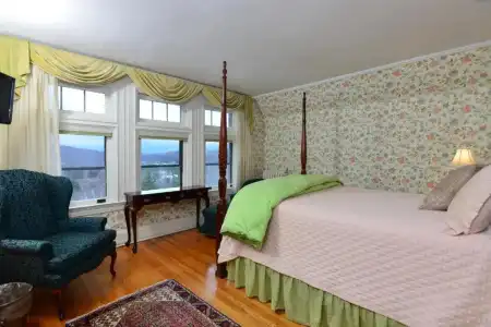 Wilburton Inn - 123