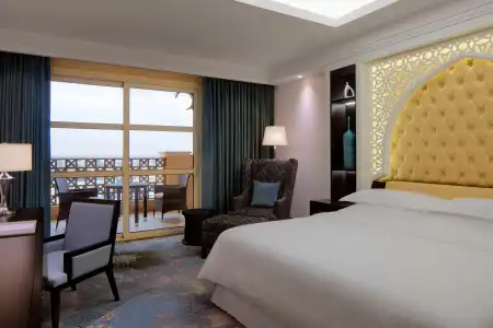 Sheraton Sharjah Beach Resort & Spa - 3