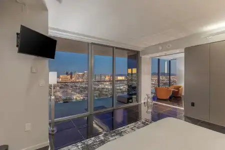 Beautiful Palms Place Suite - 213