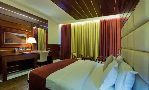 Queen Palace - 12