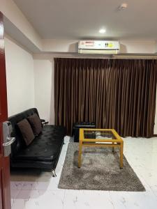 Mall Suites - 303