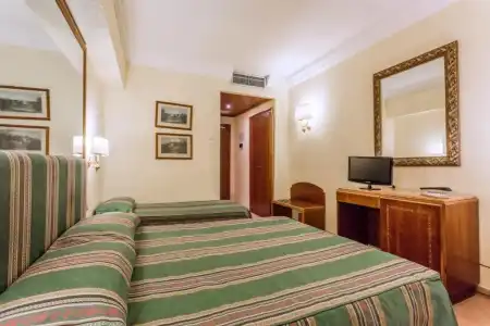 Raeli Siracusa - 58