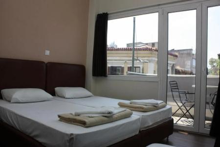 Pella Inn Hostel - 17