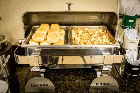 Best Western Plus Eastgate Inn & Suites - 12