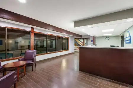 Days Inn & Suites by Wyndham Wisconsin Dells - 1