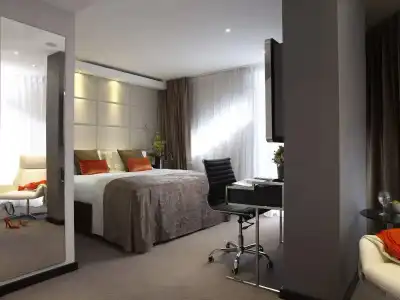 Montcalm East, Autograph Collection - 6