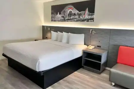 Ramada by Wyndham Anaheim Convention Center - 26
