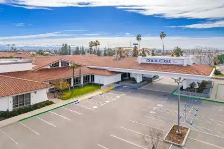 DoubleTree by Hilton Bakersfield - 19