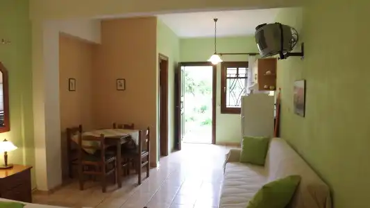 Pefka Studios & Apartments - 4