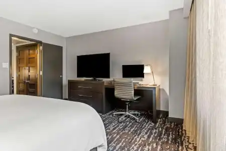 Embassy Suites by Hilton Crystal City National Airport - 60