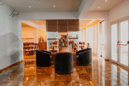 Penelope Beach Apts - 10