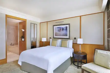 The Ritz-Carlton Executive Residences - 7
