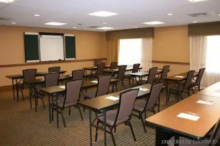 Woodspring Suites Bakersfield Airport - 11