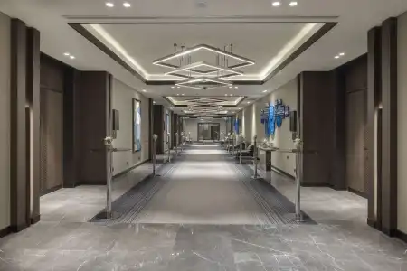 DoubleTree by Hilton - 16