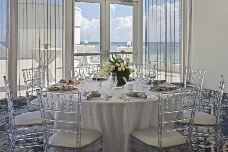 DoubleTree Resort & Spa by Hilton Ocean Point-N. Miami Beach - 25