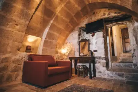 Tale Cave Inn - 84