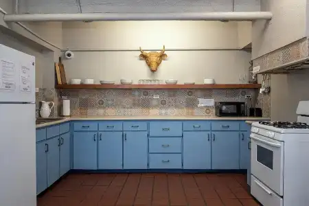 Gardner & Hostel - 55