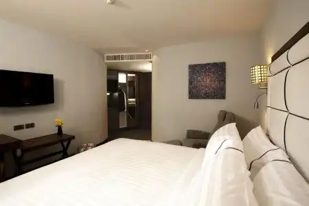 Sukhumvit Suites - 17