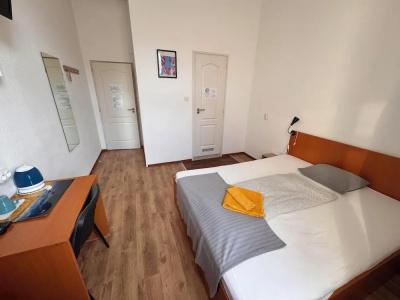 Omega Guesthouse Budapest - 36