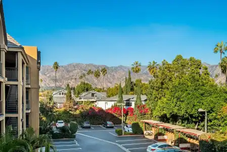 Howard Johnson by Wyndham Pasadena - 12
