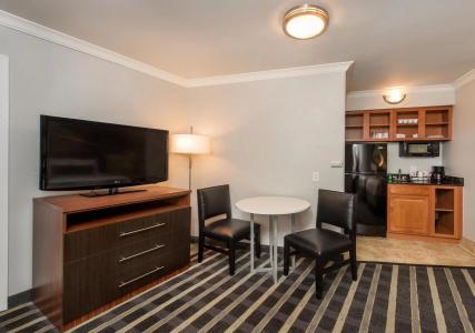 Best Western Plus Milwaukee West - 38