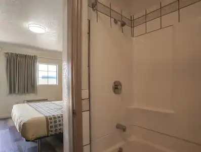 Economy Inn Hollywood - 23